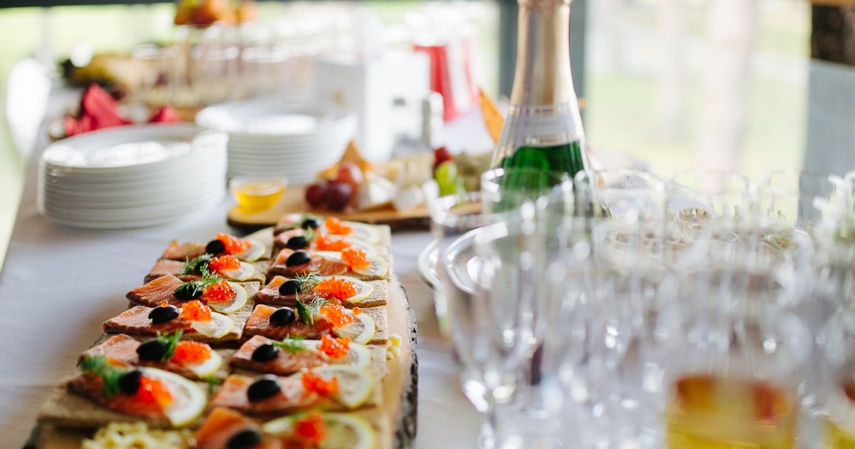 Champagne storage guide — how long it lasts