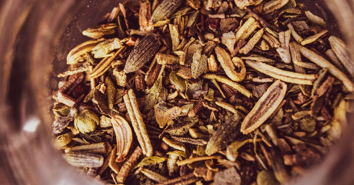 Dried thyme storage guide — how long it lasts