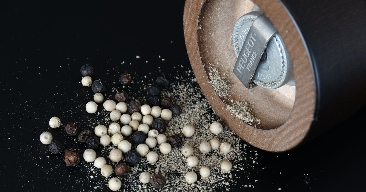 Ground black pepper storage guide — how long it lasts